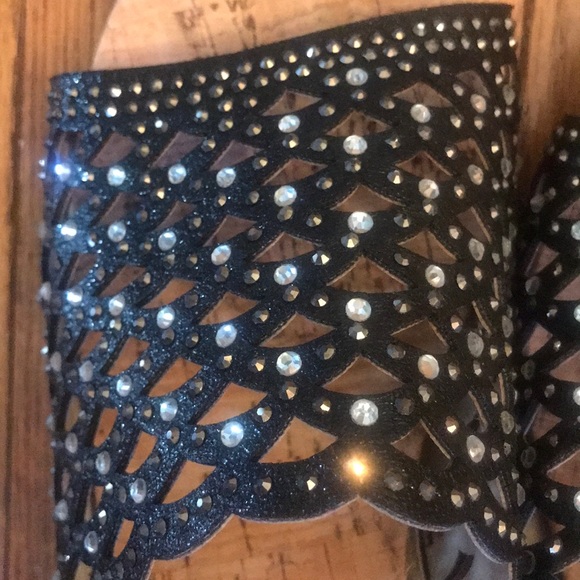 Sandals - Picture 3 of 7